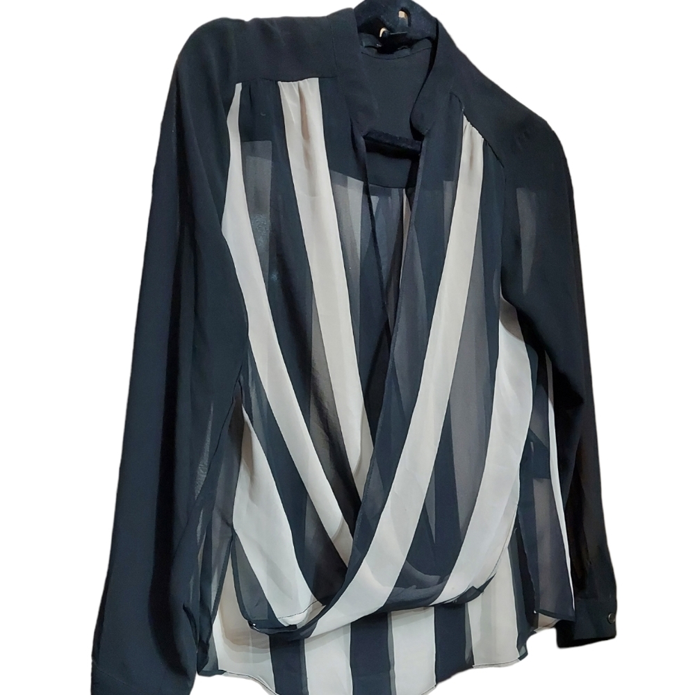Blouse Low V Neck S